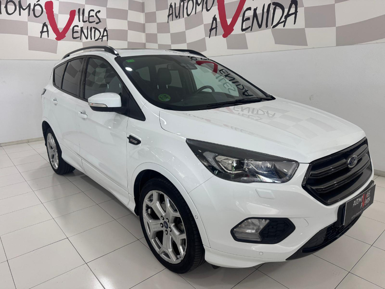 Ford Kuga ST-Line foto miniatura